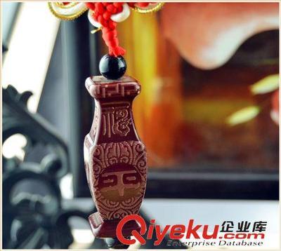 紅木汽車掛件 正宗檀香木花瓶狀汽車掛件 車飾用品 出入保平安-中山市新旭進出口提供紅木汽車掛件 正宗檀香木花瓶狀汽車掛件 車飾用品 出入保平安的相關介紹、產(chǎn)品、服務、圖片、價格中山市新旭進出口、工藝品;相框;服裝輔料;文具